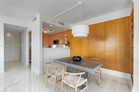 Condo in Miami, Florida, 1 bedroom  № 1888909 - photo 21