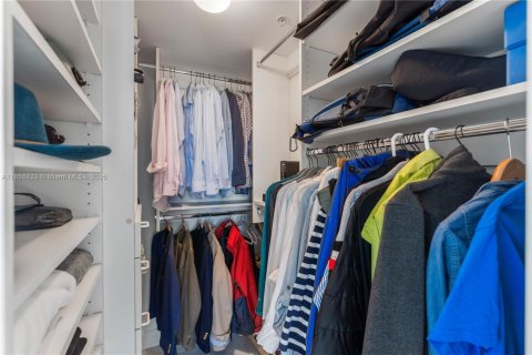 Condo in Miami, Florida, 1 bedroom  № 1888909 - photo 27