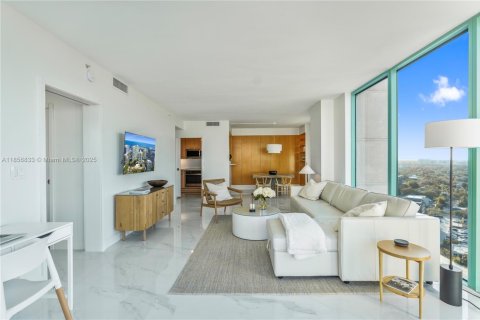 Condo in Miami, Florida, 1 bedroom  № 1888909 - photo 8