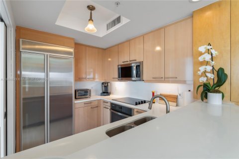 Condo in Miami, Florida, 1 bedroom  № 1888909 - photo 18