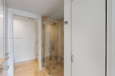 Condo in Miami, Florida, 1 bedroom  № 1888909 - photo 29