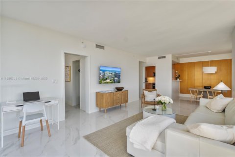 Condo in Miami, Florida, 1 bedroom  № 1888909 - photo 20