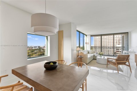 Condo in Miami, Florida, 1 bedroom  № 1888909 - photo 16