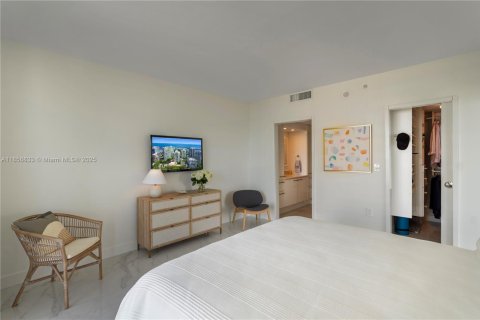 Condo in Miami, Florida, 1 bedroom  № 1888909 - photo 26