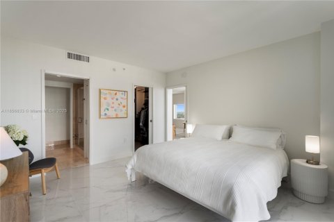 Condo in Miami, Florida, 1 bedroom  № 1888909 - photo 25