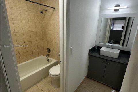 Townhouse in Lauderhill, Florida 2 bedrooms, 94.76 sq.m. № 1877571 - photo 11
