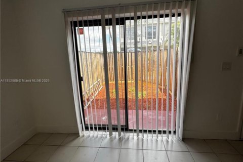 Townhouse in Lauderhill, Florida 2 bedrooms, 94.76 sq.m. № 1877571 - photo 8