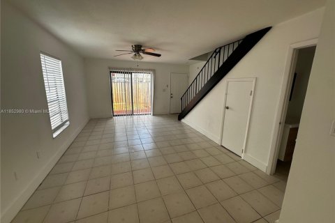 Townhouse in Lauderhill, Florida 2 bedrooms, 94.76 sq.m. № 1877571 - photo 7