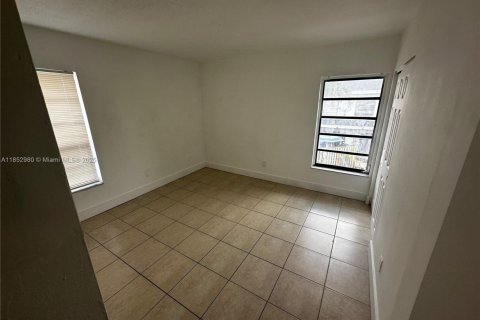 Townhouse in Lauderhill, Florida 2 bedrooms, 94.76 sq.m. № 1877571 - photo 14