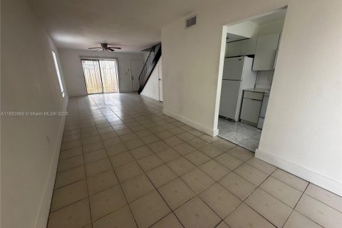 Townhouse in Lauderhill, Florida 2 bedrooms, 94.76 sq.m. № 1877571 - photo 9