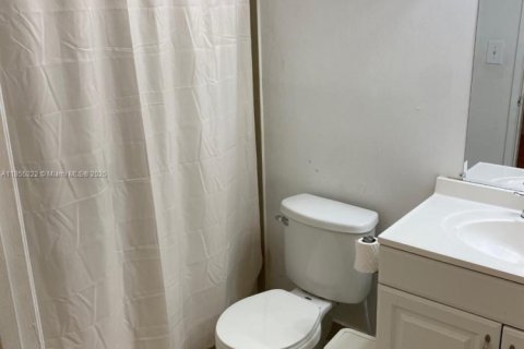 Copropriété à louer à Miami, Floride: 2 chambres, 84.91 m2 № 1875038 - photo 3