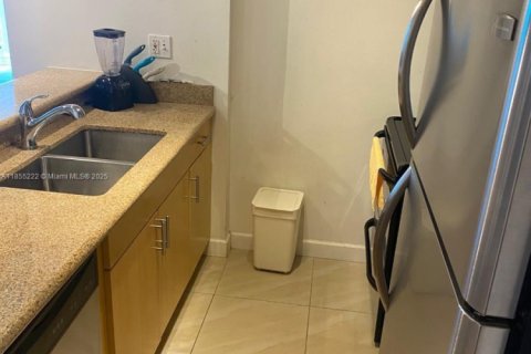Copropriété à louer à Miami, Floride: 2 chambres, 84.91 m2 № 1875038 - photo 4