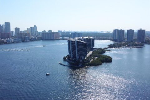 Condo in Aventura, Florida, 2 bedrooms  № 2039665