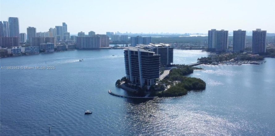 Condo in Aventura, Florida, 2 bedrooms  № 2039665