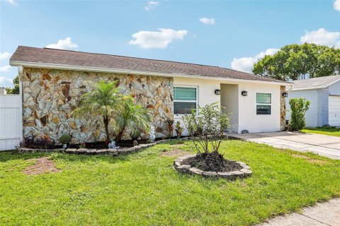 Casa en Brandon, Florida 4 dormitorios, 194.72 m2 № 2371150