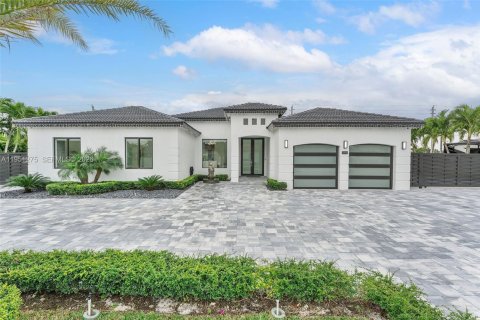 Villa ou maison à vendre à Miami, Floride: 4 chambres, 219.62 m2 № 2007306 - photo 2