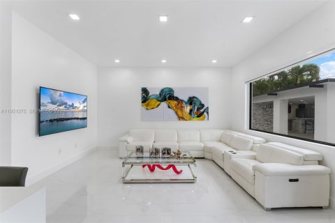 Villa ou maison à vendre à Miami, Floride: 4 chambres, 219.62 m2 № 2007306 - photo 17