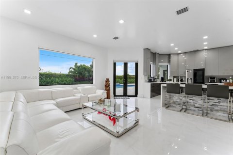 Villa ou maison à vendre à Miami, Floride: 4 chambres, 219.62 m2 № 2007306 - photo 15