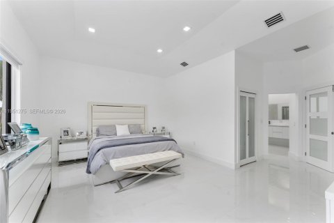 Villa ou maison à vendre à Miami, Floride: 4 chambres, 219.62 m2 № 2007306 - photo 18