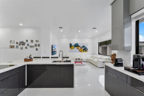Villa ou maison à vendre à Miami, Floride: 4 chambres, 219.62 m2 № 2007306 - photo 9