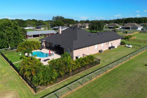 House in Auburndale, Florida 4 bedrooms, 360 sq.m. № 1912217 - photo 6