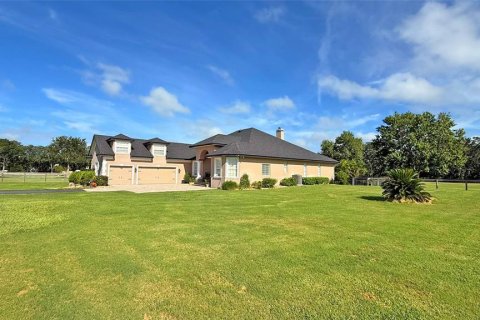 House in Auburndale, Florida 4 bedrooms, 360 sq.m. № 1912217 - photo 2