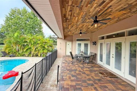 House in Auburndale, Florida 4 bedrooms, 360 sq.m. № 1912217 - photo 22