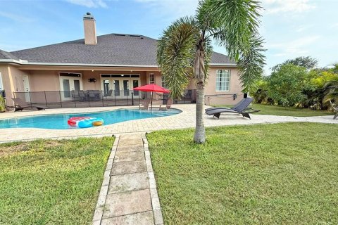 House in Auburndale, Florida 4 bedrooms, 360 sq.m. № 1912217 - photo 26
