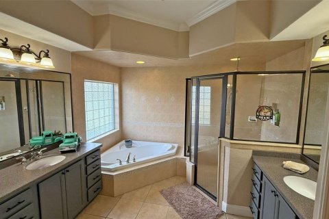 House in Auburndale, Florida 4 bedrooms, 360 sq.m. № 1912217 - photo 14