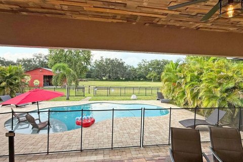 House in Auburndale, Florida 4 bedrooms, 360 sq.m. № 1912217 - photo 23