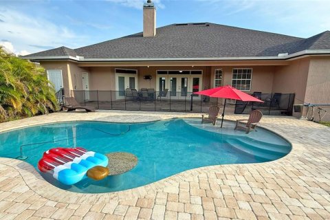 House in Auburndale, Florida 4 bedrooms, 360 sq.m. № 1912217 - photo 25