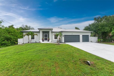 House in Port Charlotte, Florida 4 bedrooms, 165.37 sq.m. № 2285039