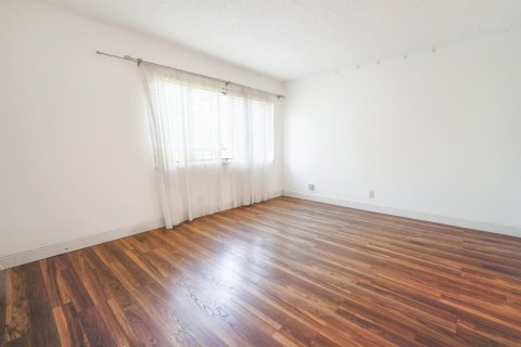 Condo in West Palm Beach, Florida, 2 bedrooms № 2262743 - photo 7