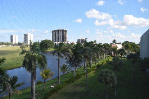 Condo in West Palm Beach, Florida, 2 bedrooms № 2262743 - photo 14