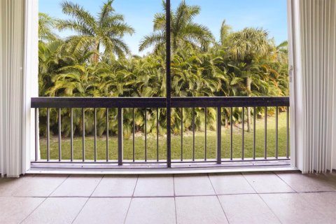 Condo in West Palm Beach, Florida, 2 bedrooms № 2262743 - photo 4