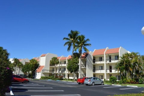 Condo in West Palm Beach, Florida, 2 bedrooms № 2262743 - photo 2
