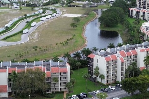 Condo in West Palm Beach, Florida, 2 bedrooms № 2262743 - photo 12