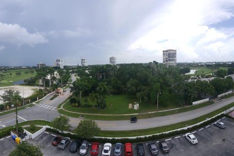 Condo in West Palm Beach, Florida, 2 bedrooms № 2262743 - photo 21
