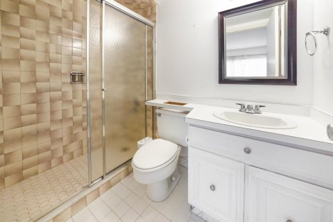 Condo in West Palm Beach, Florida, 2 bedrooms № 2262743 - photo 8