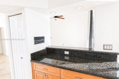 Villa ou maison à vendre à Weston, Floride: 3 chambres, 165.18 m2 № 2087856 - photo 16