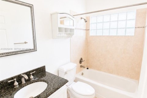 Villa ou maison à vendre à Weston, Floride: 3 chambres, 165.18 m2 № 2087856 - photo 19