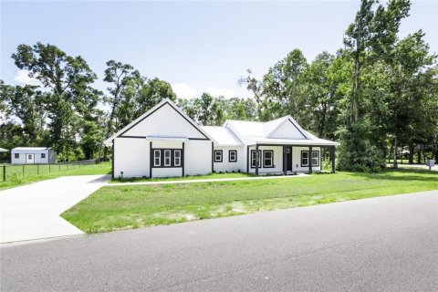House in Fanning Springs, Florida 3 bedrooms, 171.4 sq.m. № 1883691 - photo 2