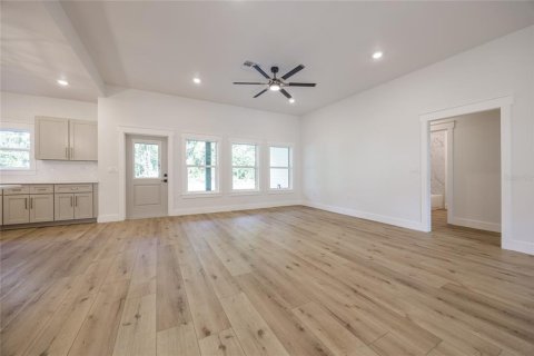 House in Fanning Springs, Florida 3 bedrooms, 171.4 sq.m. № 1883691 - photo 10