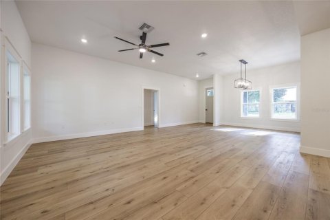 House in Fanning Springs, Florida 3 bedrooms, 171.4 sq.m. № 1883691 - photo 12