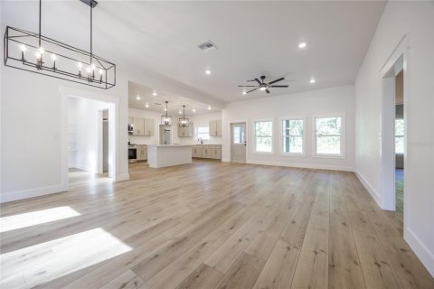 House in Fanning Springs, Florida 3 bedrooms, 171.4 sq.m. № 1883691 - photo 8