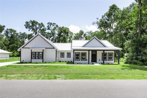 House in Fanning Springs, Florida 3 bedrooms, 171.4 sq.m. № 1883691 - photo 1