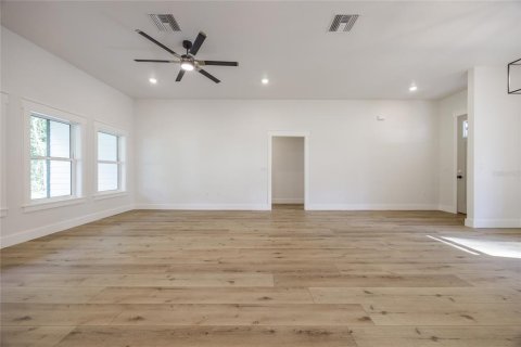 House in Fanning Springs, Florida 3 bedrooms, 171.4 sq.m. № 1883691 - photo 11