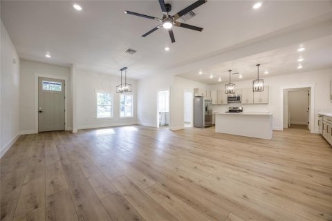House in Fanning Springs, Florida 3 bedrooms, 171.4 sq.m. № 1883691 - photo 14