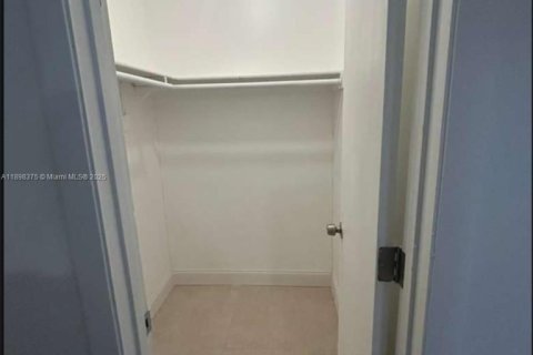 Propiedad comercial en alquiler en Fort Lauderdale, Florida, 206.8 m2 № 1951130 - foto 5