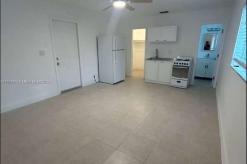 Propiedad comercial en alquiler en Fort Lauderdale, Florida, 206.8 m2 № 1951130 - foto 3